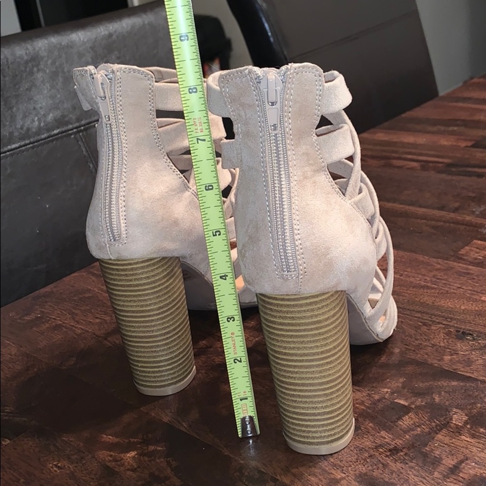 Strap heels - Picture 3 of 3